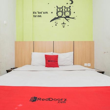 Reddoorz @ Darmo Surabaya Hotell Exteriör bild